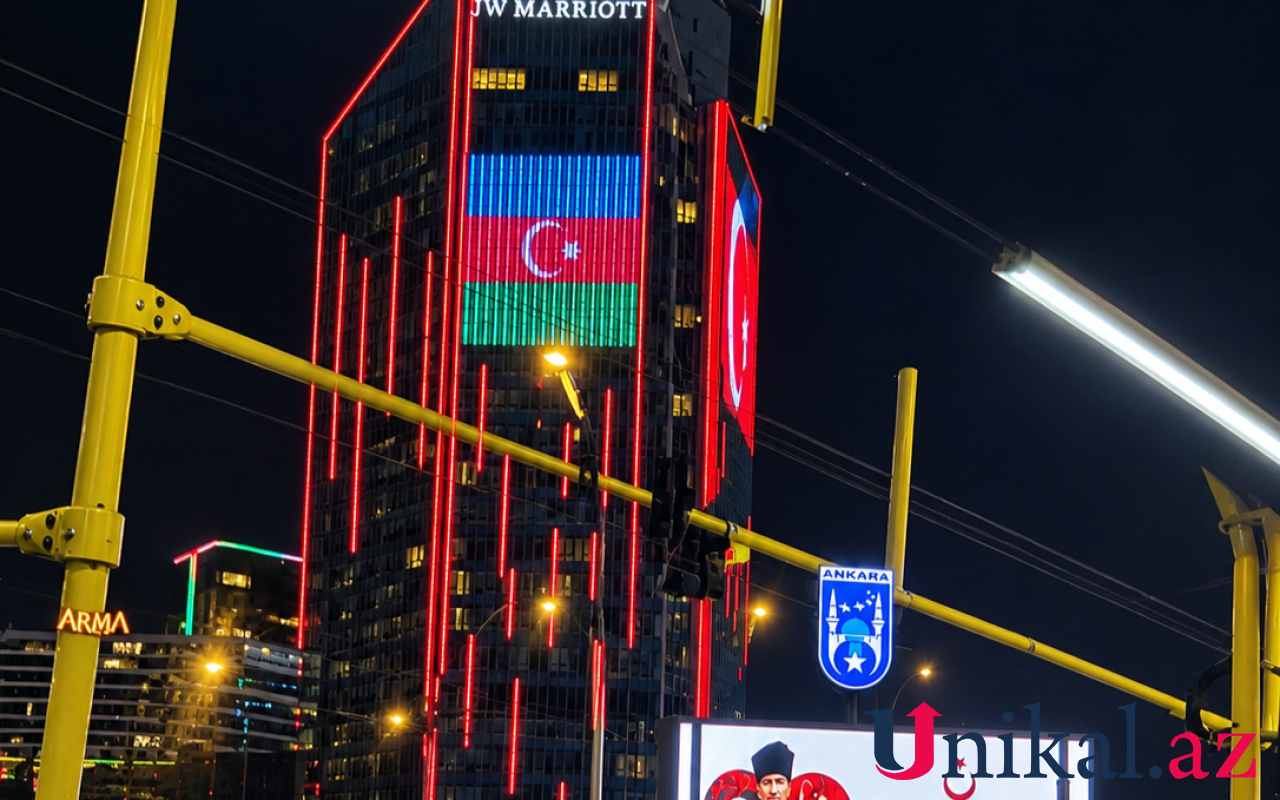 Ankaradakı göydələndə Azərbaycan bayrağı işıqlandırıldı - FOTOLAR